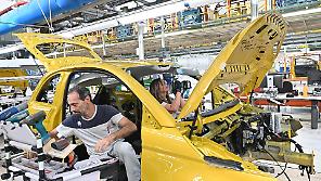 L'ibrido salva i conti dell'auto Ue. «Sta tenendo in piedi l’industria» L'ibrido salva i conti dell'auto Ue. «Sta tenendo in piedi l’industria»