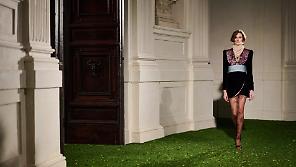 Interferenze di Maison Valentino, la piazza dell&rsquo;ambiguit&agrave;