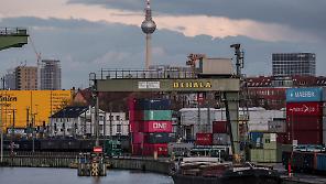 Il blocco di Hormuz dimezza l'andamento del traffico delle merci su scala globale