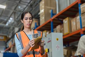 Oxfam: salari fermi, ma crescono i miliardari