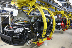 Tira l'economia dell'Eurozona. La manifattura guida la crescita