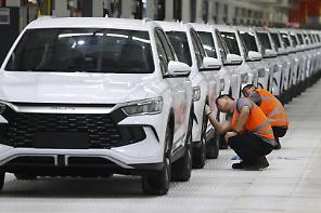 Pechino frena la guerra dei prezzi tra le case automobilistiche