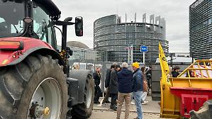 Trattori in marcia a Strasburgo contro il Mercosur