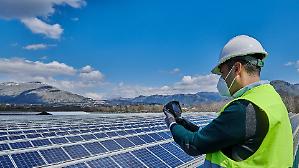 Energia elettrica, nel 2025 il solare compensa il calo di idro ed eolico
