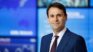 Asml, conti record ma tagli per 1700 posti di lavoro. Il paradosso dell&rsquo;azienda indispensabile per la filiera dei chip
