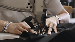 Alexander McQueen, esuberi per un terzo della forza lavoro. I sindacati: &laquo;Serve incontro subito&raquo;