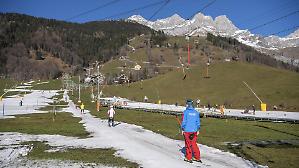 Olimpiadi senza inverno tra neve finta e realt&agrave;. Consumi di acqua ed energia senza fine​