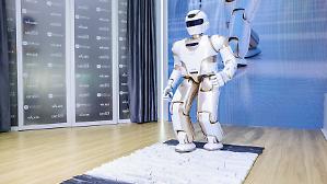 Gli umanoidi possono aspettare. La loro efficienza &egrave; met&agrave; di quella umana