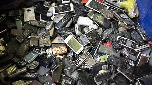 Il tesoro nascosto che l&rsquo;Ue cerca nei rifiuti elettrici ed elettronici.  Ma solo a parole e normative