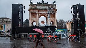 Lo sprint finale della Milano olimpica, tra case sfitte e biglietti rimasti invenduti