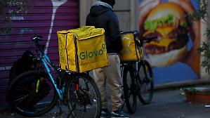 Rider sfruttati e caporalato, Storari ordina il controllo giudiziario per Glovo