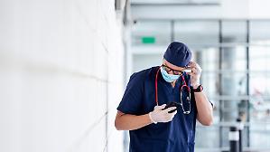 Boom di piattaforme online per i medici in fuga dagli ospedali. Sono i nuovi rider di lusso della sanit&agrave;