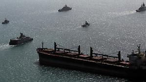 Insieme alle armate arriva l&rsquo;ultimatum Usa: &laquo;Tra 10 giorni sapremo cosa succeder&agrave; in Iran&raquo;
