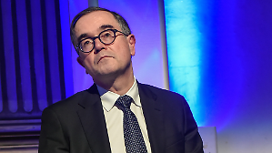 Paradosso Renault: volumi in crescita, margini in ritirata. La guidance 2026 non convince. Titolo in rosso a Parigi
