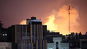 Iran, continua l&rsquo;attacco Usa-Israele. Missili su Tel Aviv e sui Paesi del Golfo