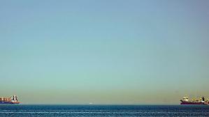 Hormuz &laquo;zona di guerra&raquo;. Stop di Maersk a due rotte