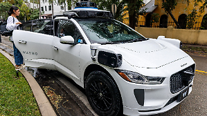 Robotaxi, corsa mondiale tra piattaforme e algoritmi. L&rsquo;automobile diventa solo un anello della catena