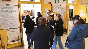 Referendum, &egrave; corsa ai seggi. Alle 19 l'affluenza era del 38,6%