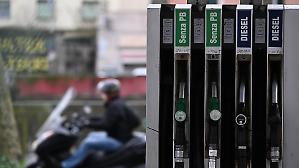 I prezzi di benzina e diesel salgono. Piccoli distributori schiacciati dai Big