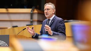 La crisi del gas spinge l'Europa ad accettare il compromesso sui  dazi. S&igrave; con riserva all'intesa con Washington