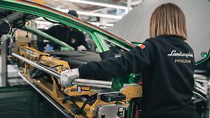 Dentro Lamborghini City, la fabbrica dove nasce il sogno delle supercar italiane