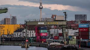 Il blocco di Hormuz dimezza l&rsquo;andamento del traffico delle merci su scala globale