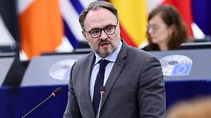 Il commissario Ue: &laquo;La crisi sar&agrave; lunga. Valutiamo razionamenti di carburante&raquo;