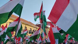 Orb&aacute;n per riconsolidarsi, Magyar per la svolta
