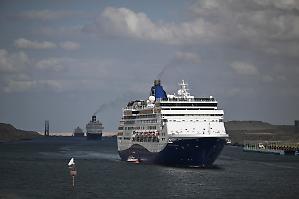 Maersk torna a Suez, ripresi i transiti regolari
