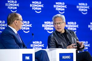 L&rsquo;Ai passa da Davos. Nvidia sorvola sulla bolla e rilancia la robotica per l&rsquo;Ue