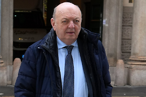 Batterie, Pichetto lancia gli obiettivi per il 2040. Il ministro Urso convoca gli energivori
