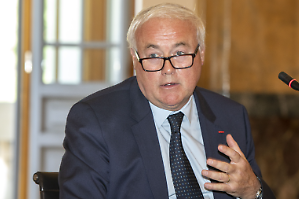 Stm, il mercato premia l'intesa miliardaria con Aws: +9,85%