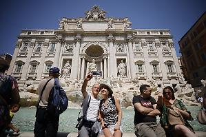 Trevi, due euro per il 'catino'. Roma mette il filtro alla folla