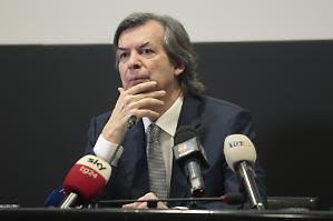 Messina: &laquo;In Italia nessuna alleanza. Intesa pu&ograve; solo avere il controllo&raquo;