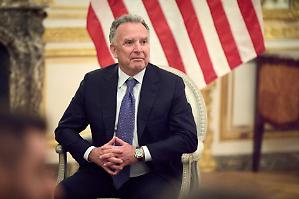 Si apre il secondo trilaterale ad Abu Dhabi. L'Ue sblocca un prestito da 90 miliardi 