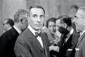 Dino Buzzati e l&rsquo;ossessione di raccontare storie per indagare il mistero del cuore umano