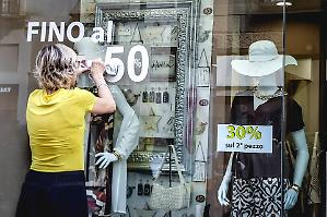 Consumi 2025: +0,8% in valore ma in volume perdono lo 0,6%