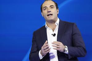 Filosa: &laquo;Il rilancio negli Usa&raquo;. Ma gli investitori temono il taglio di fabbriche e modelli