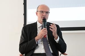 Mediobanca, l&rsquo;utile scende a 513 milioni (-22,3%) per voci non ricorrenti