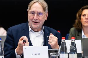 Accordo sui dazi, dall'Ue linea dura sul siderurgico