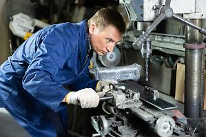 Per rafforzare l'industria Ue meno obblighi burocratici e favorire le concentrazioni