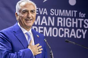 Reza Pahlavi, l&rsquo;erede dello sci&agrave; che vuole guidare il nuovo Iran