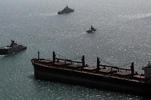 Insieme alle armate arriva l&rsquo;ultimatum Usa: &laquo;Tra 10 giorni sapremo cosa succeder&agrave; in Iran&raquo;
