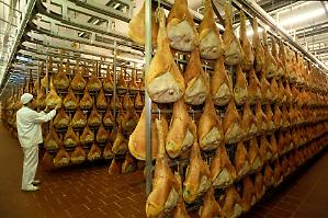 Prosciutto San Daniele punta su Horeca e lunghe stagionature

