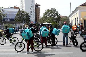 Deliveroo sotto controllo giudiziario &laquo;Rider sfruttati come nel caso Glovo&raquo;
