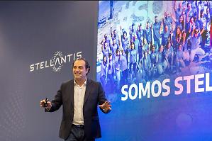 Stellantis, dal record al rosso: parabola di tre anni e tre capitani