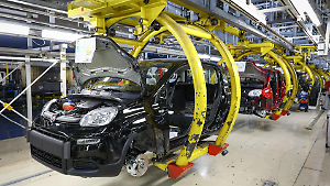 Auto, la crisi di Stellantis si fa sentire. L'Italia scivola a decimo posto in Ue