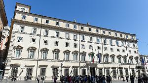 Dal Consiglio dei Ministri via libera al decreto fiscale. Correzioni su dividendi e pacchi