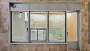 Spazi ridotti per ospitare l&rsquo;arte. Si diffondono le mini gallerie