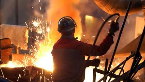 Una crisi industriale lunga anni tra politica, fabbrica e futuro dell&rsquo;acciaio